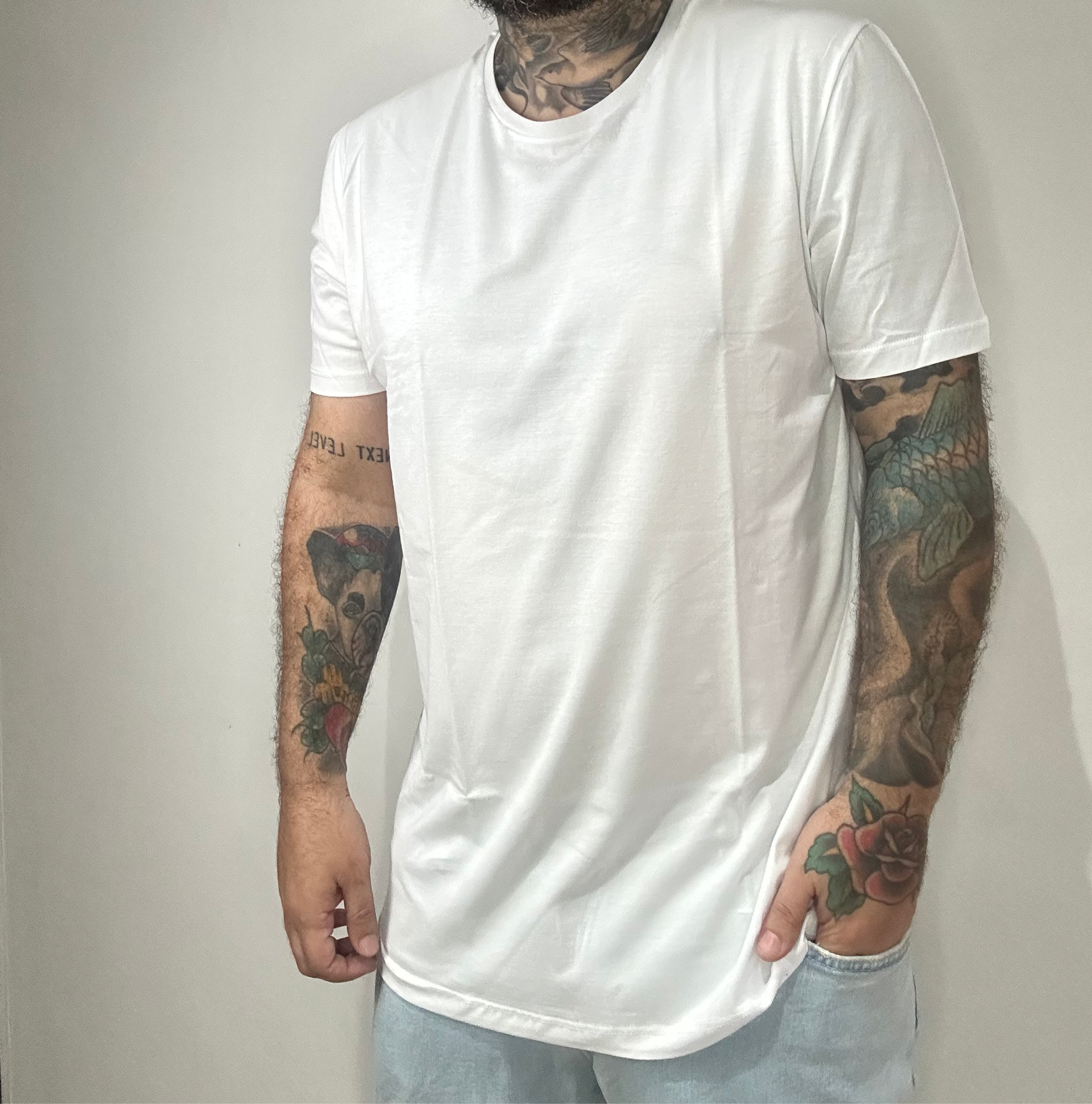 Remera Blanca, Ajuste Perfecto En Brazos, Suelta en Abdomen, Algodon 100%.