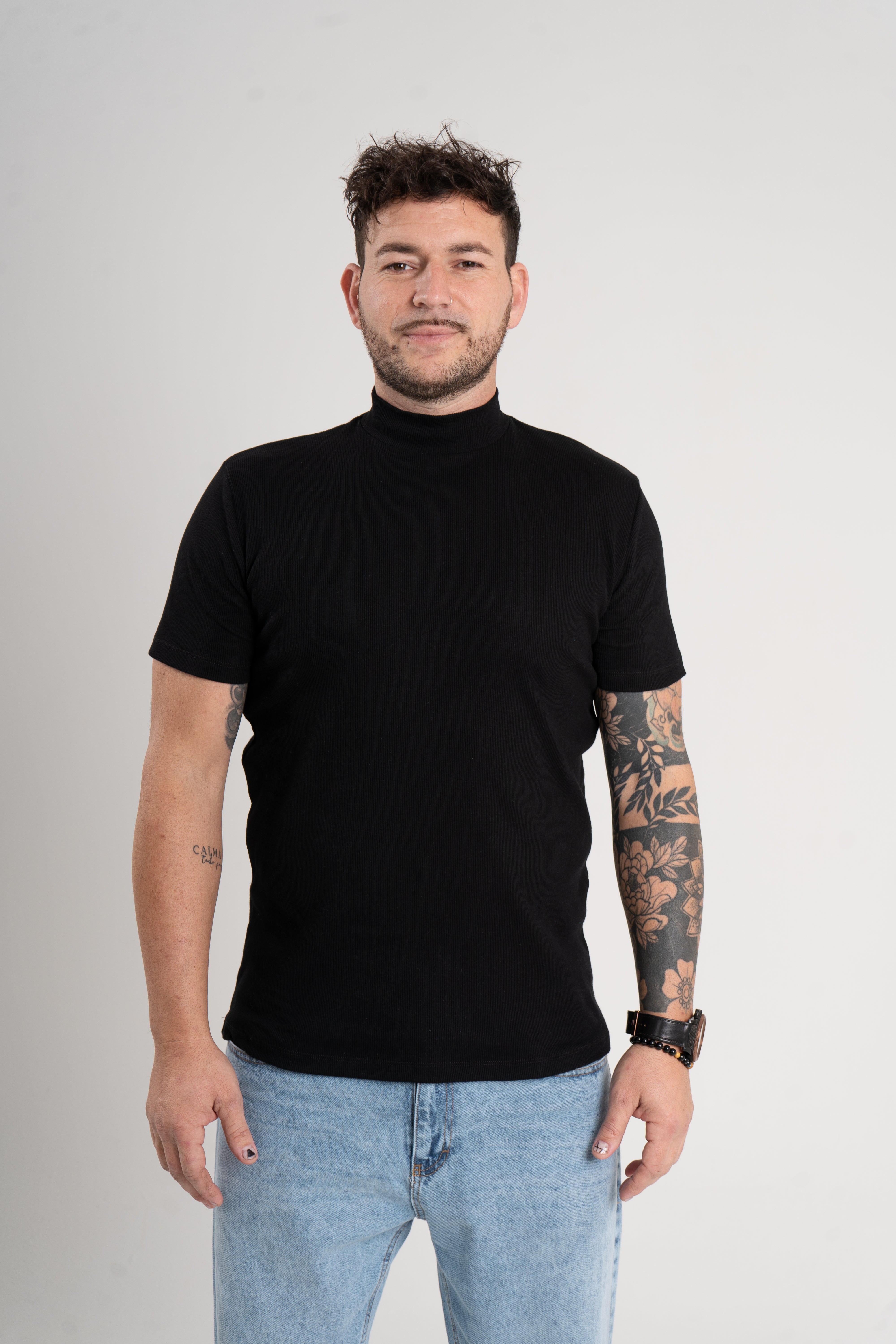 Polera Old Money – Cuello Alto, Manga Corta