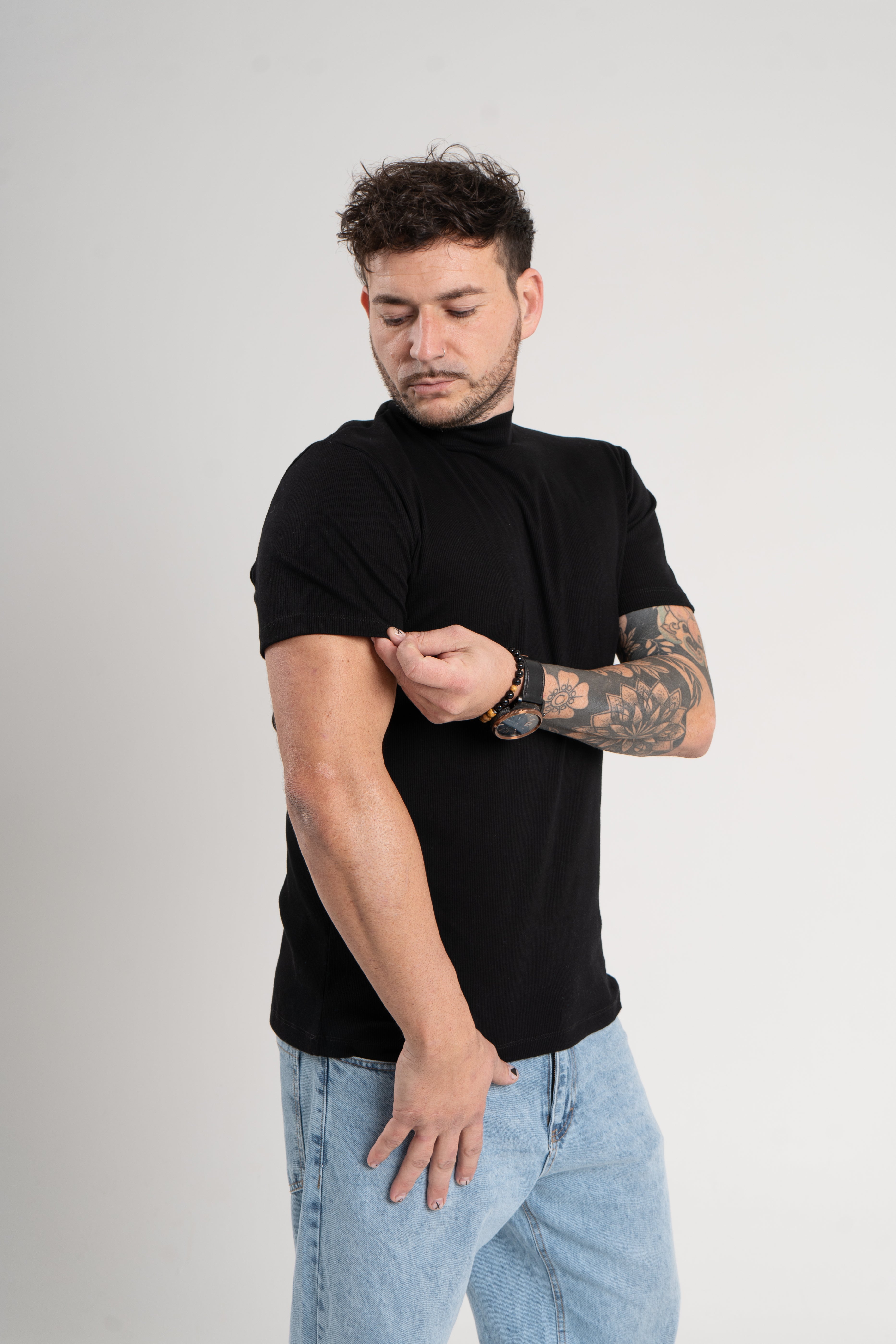 Polera Old Money – Cuello Alto, Manga Corta