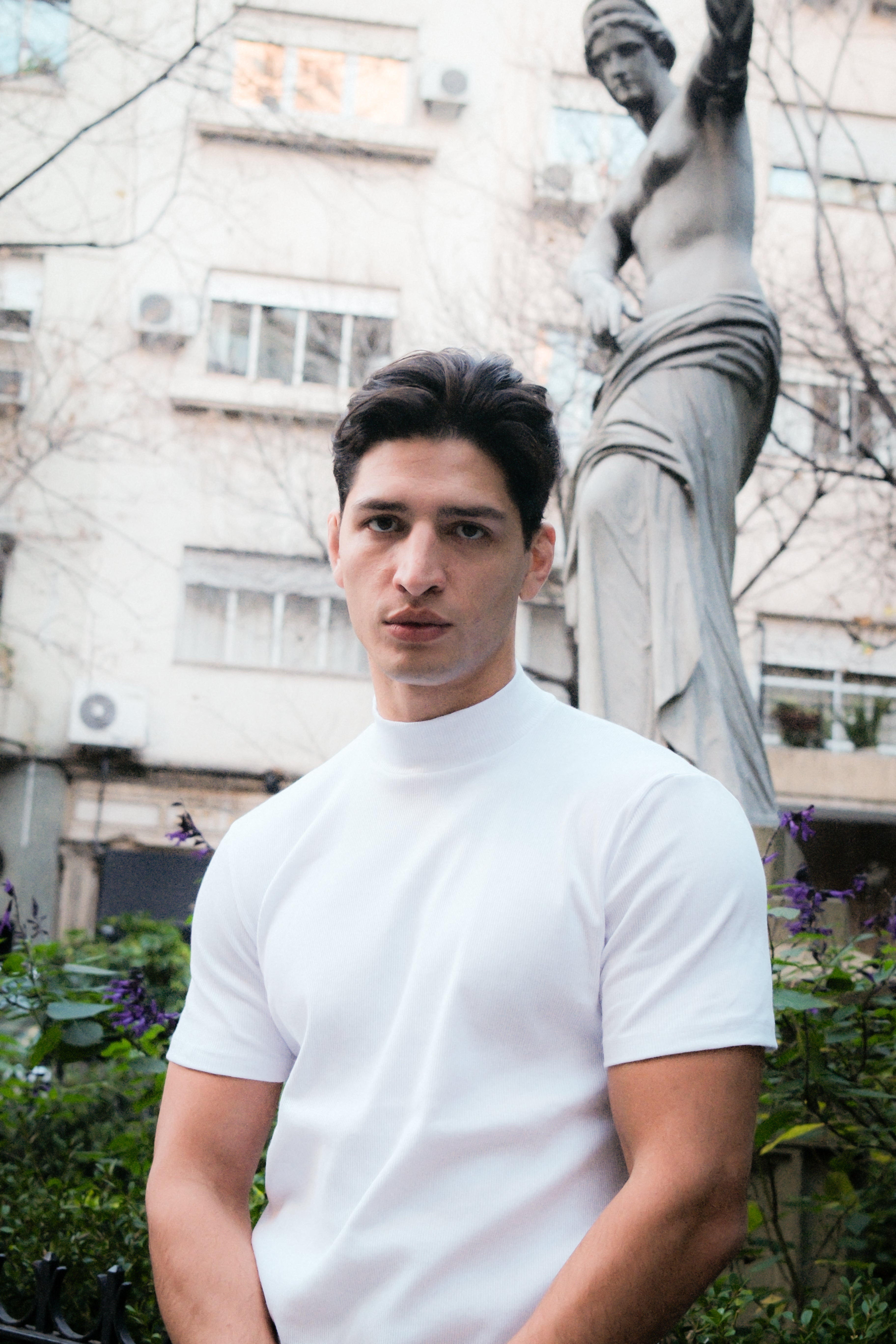 Polera Old Money – Cuello Alto, Manga Corta