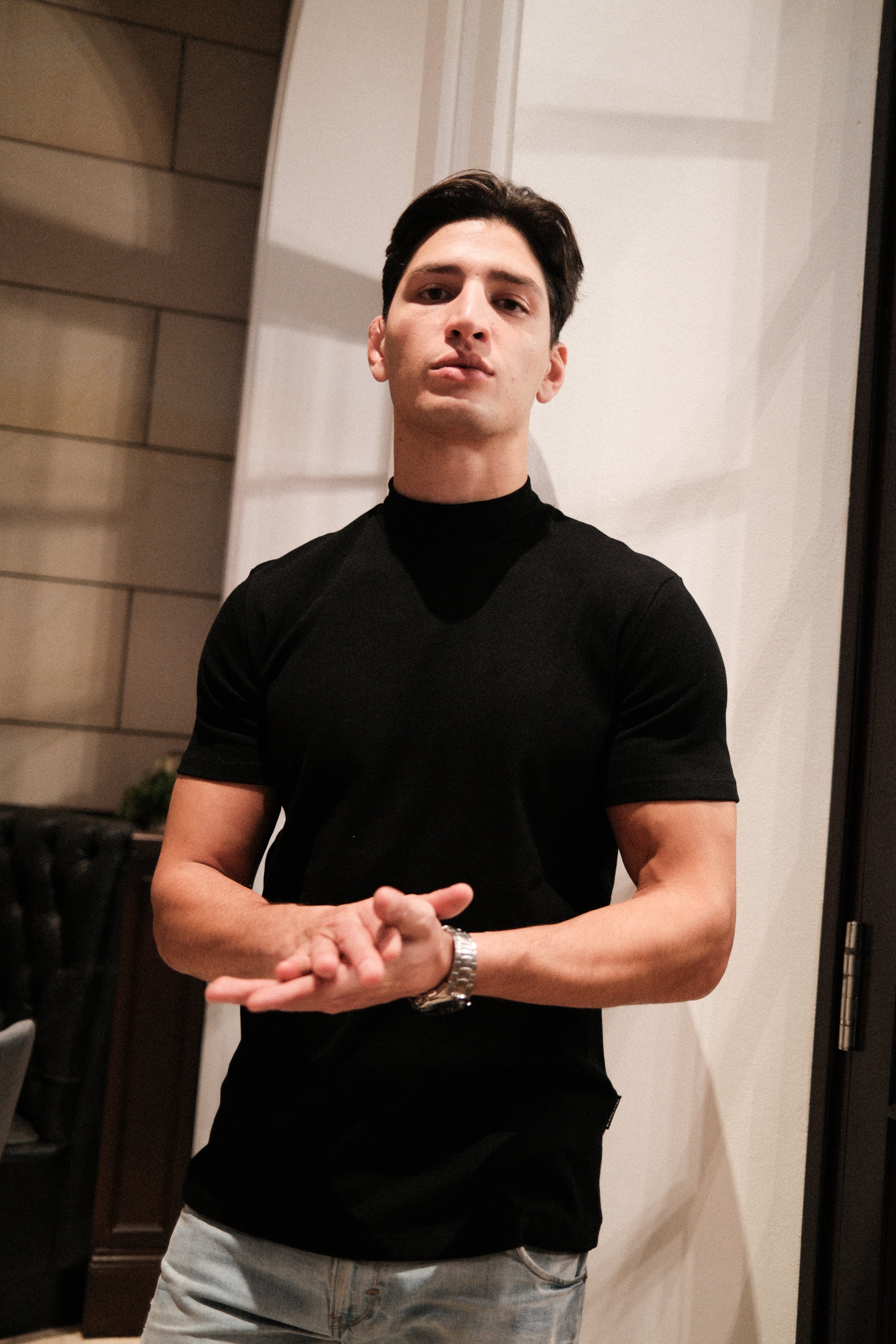 Polera Old Money – Cuello Alto, Manga Corta