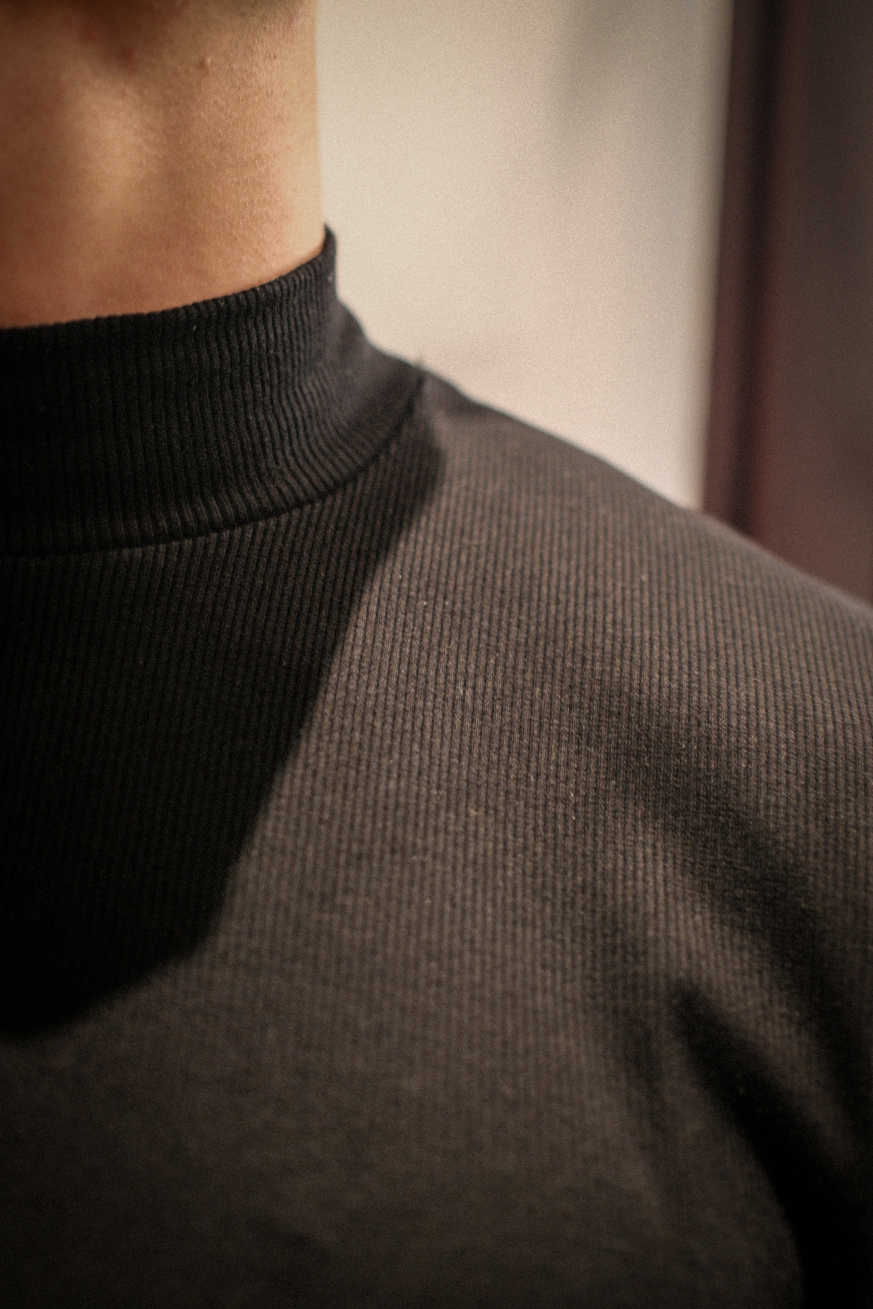 Polera Old Money – Cuello Alto, Manga Corta