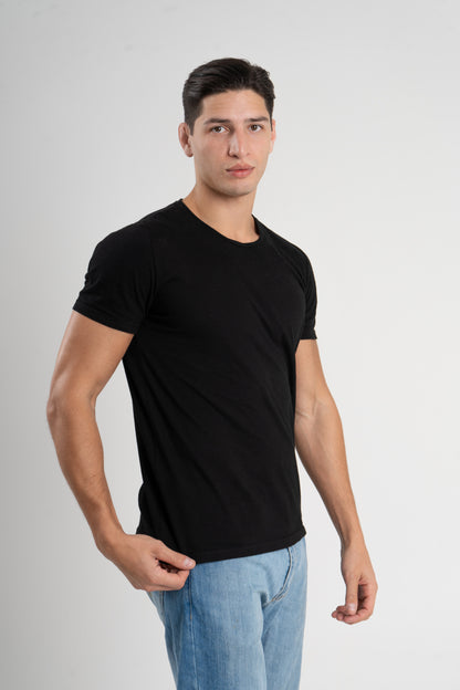 Remera Negra, Ajuste Perfecto En Brazos, Suelta en Abdomen, Algodon 100%.